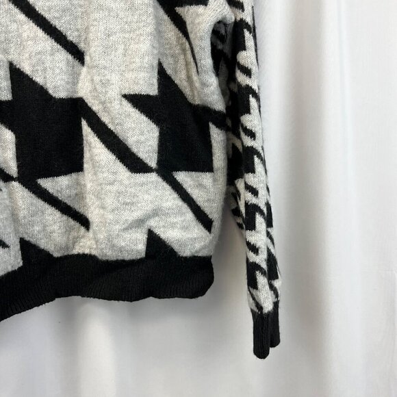 William Rast Turtleneck Pullover Sweater Black/Gray Houndstooth Size Medium - Picture 5 of 9